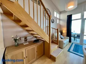 Sea Breeze Stay - 3-Bed Coastal Gem with Private Balcony - Westward Ho! - Image 3