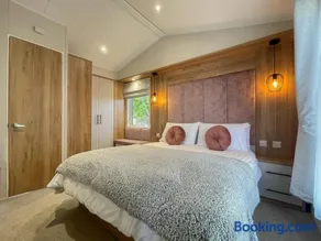 Luxury Coastal Bay Holiday Home - Image 4