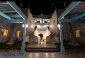 درة العروس خمس غرف وصالة مع بالكونة على شاطئ البرادايس - عوائل - Image 1