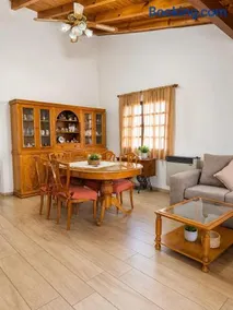 Casa mendocina con gran jardín y parrilla - Image 2