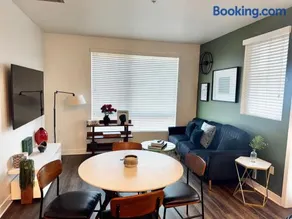 242 Charming, Peaceful Apartment Retreat in Griffith - Image 1