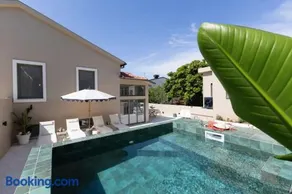 Canopy House by Portgual Active I Heated Pool - Image 2