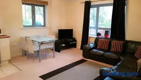 Oxford Central 2 Bed 2 Bath Modern Apt Free Parking Walk to Train , Bus and University - Image 3