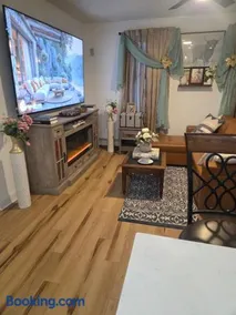 Brooklyn Luxury Suite - Image 3