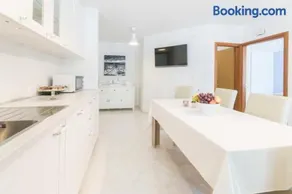 Family friendly Villa with Pool and Garden - Image 3