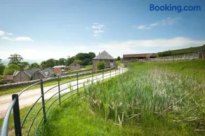 Tilbury Shepherd Huts & Holiday Cottages with Hot Tubs - Image 5