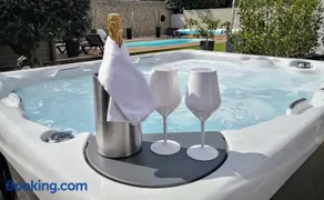 Suite l'inattendu avec Spa privatif et espace bien-être. - Image 1