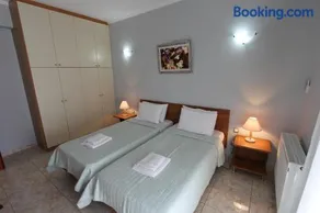 Tosis Apartments - Image 4
