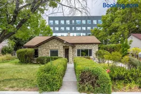 Cozy 2BR Home Near UNR with Large Deck & Parking - Image 3