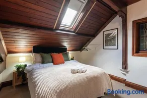 Madison House Converted Church 5 Bed Pontypool - Image 5