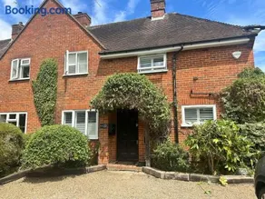 Charming Woodland Cottage Retreat Nr Cobham Sleeps 5 - Image 4