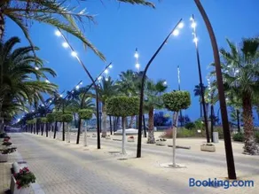 2 bedroom apartment 50 m from the beach - Image 1