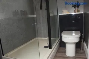 Greyhound Hotel - Image 3