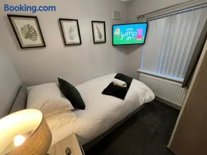 Comfortable, homely 4 bedroom property - Image 4
