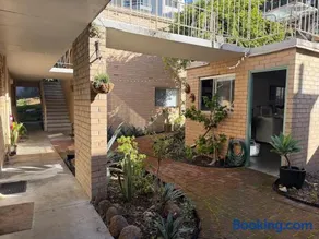 Scarborough beach, Free parking and wifi, walk to the beach, cafes - Image 1