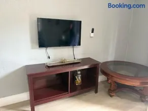 Modern cozy home with private patio - Sleeps 6 - Image 5
