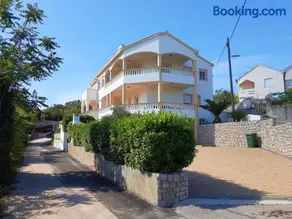 Sunshine Place by the beach - Image 1