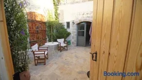 A Romantic House for Two - Image 1