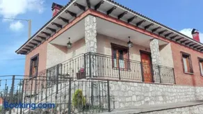 Family house in Peral de Arlanza with fenced garden - Image 3