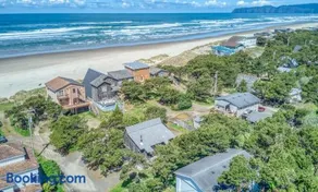 Sisters Beach Retreat - Image 3