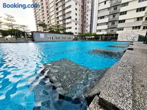 3 Bedroom Koi Kinrara Suite, IOI Puchong, Bukit Jalil Pavilion, Bukit Jalil Stadium, Sunway Pyramid, Sunway Lagoon ML - Image 1