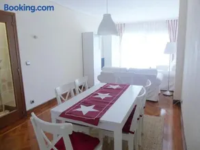 Apartamento luminoso, funcional y amplio en zona hospitalaria - Image 5