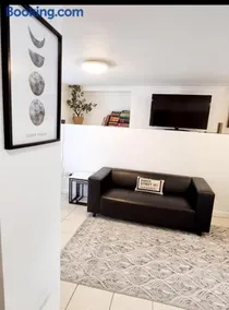 Evo Zen- Entire 1 Bed Flat 2 Min Walk to Gravesend Station & Town Centre - B - Image 1