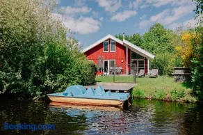 Ferienhaus Friese, direkt am See, mit hauseigenem Tretboot, hauseigener Sauna sowie Whirlpool, Kamin, eingezäuntes Grundstück, direkter nähe Kinderspieleparadies sowie Reit- und Ponyhof - Image 1