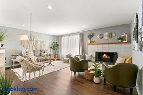 Sunset Ave Lux! 4BR Large Home in Downtown Boise - Image 1