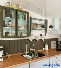 Retro Cottage With Fjord View - Image 4