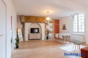 Appartement rénové au cœur de la cité médiévale dans immeuble classé - Image 4