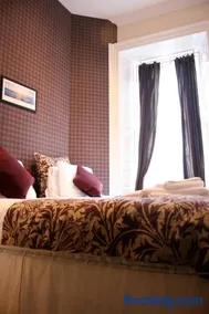 Royal Mile Budget Apartments - Image 1