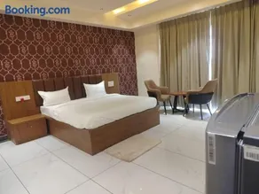 HOTEL The white elephant - Image 2