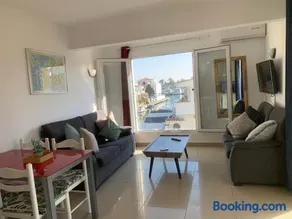 Waterside Apartment - Two Bedroom - Image 3