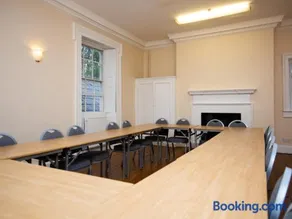 YHA Chester Trafford Hall - Image 2