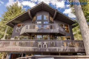 Great Blue Lodge - Spacious Ski Lodge, Hot Tub, Sauna, Game Room & More - Image 4