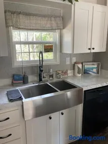 Sweet retreat in the springs NOT waterfront property - Image 2
