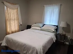 Two-Bedroom Home Private Parking 25 min to NYC - Image 5