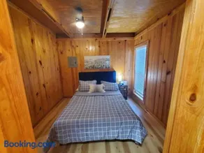 107 Vinewood Cabin-1 Bedroom - Image 1