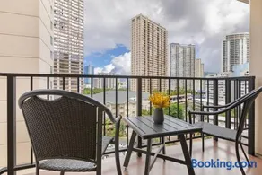 Waikiki Palms, Central Location, FREE parking - Image 4