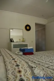 Private room for rent in a villa with garden view - Image 2