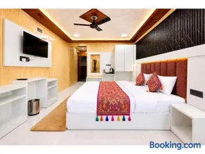Sangeeta Prime Stay Nainital - Comfortable Rooms , Restaurant & Convenient Parking - Image 5