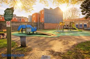 Townhouse with 50 m2 garden near Lille Please note one bedroom and a sofa bed - Image 4