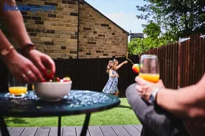 Listers Lodge - Image 2