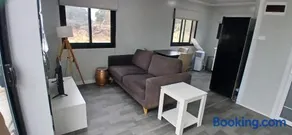 Bordertown Tiny House Accomodation and Agistment - Image 3