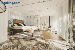Your Private Retreat Island - Image 1