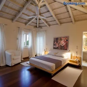 Alpha Luxury Villa - Private Pool & VIP Services - Image 3