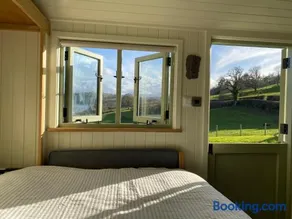 Shepherds Hut, Conwy Valley - Image 3