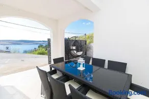Lux Apartment - Image 1