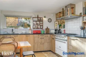 Maison La louvegine House in the Heart of Vaugines - Image 2